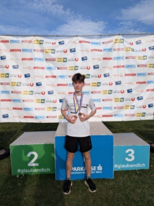 Fabian Grasl mit Medaillen